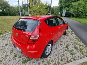 HYUNDAI i30 1.4 i BENZÍN 79.800 km - 4