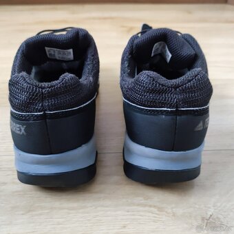 Dětské Gore-Tex tenisky Adidas vel. 34 - 4
