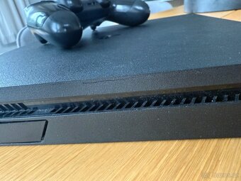 PlayStation 4 Slim – 500GB, vše plně funkční, kosmetické vad - 4