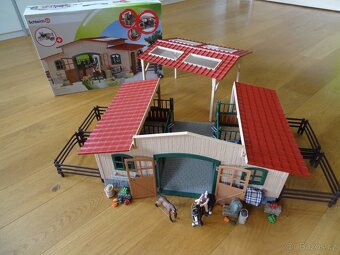 Schleich 42103 Stáj pro koně s příslušenstvím - 4
