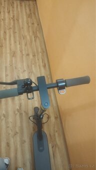 Xiaomi electric scooter mi essential, velmi dobrý stav - 4