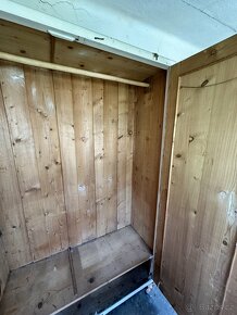 Mohutná starožitná skříň 120x185 - 4