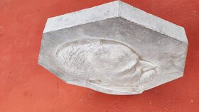 Starožitná sádrová bista + forma na bábovku + svícen - 4