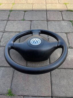 Kožený perforovaný volant Volkswagen - Top stav - 4