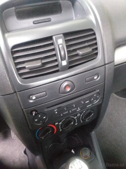 Renault Clio 1.2 r.v.2010 - 4