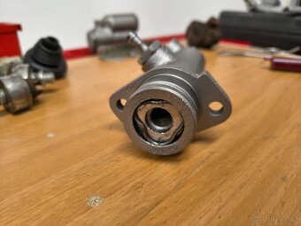 Spojkovy valec - ARO 240 - 4