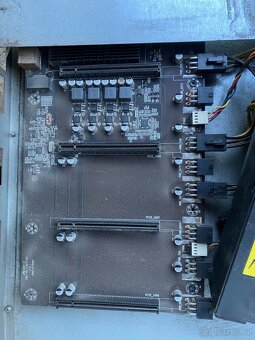 těžební rig na kryptoměny - mining rig - 4