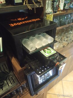 JAGERMEISTER CHLAĎÁK NA LAHVE I SKLENIČKY - 4