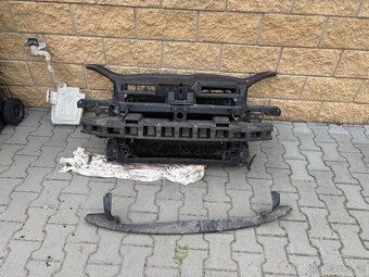 Předek VW golf V 1.6FSi - 4