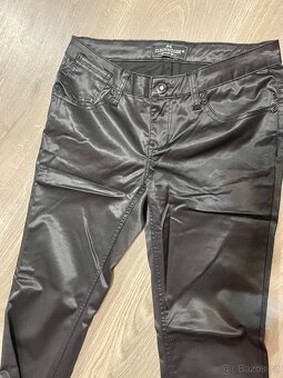 Lesklé černé kalhoty vel 36 C&A - 4