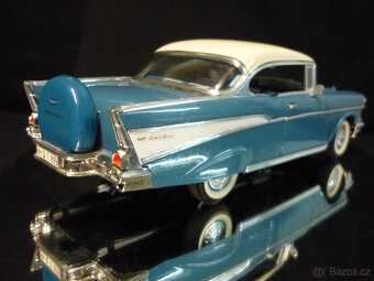 Chevrolet BelAir 1957 Road Tough 1/18 - 4