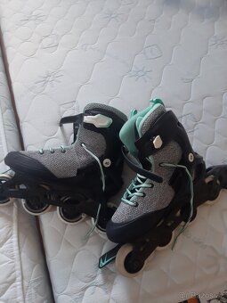 Prodám dámské kolečkové brusle velikost 40 - 4