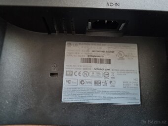 LCD Monitor s VGA 23" pro starší PC, kamery, atd - 4