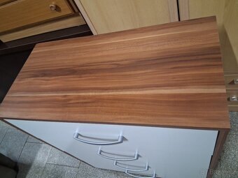 Komoda ořech s bílou - 4