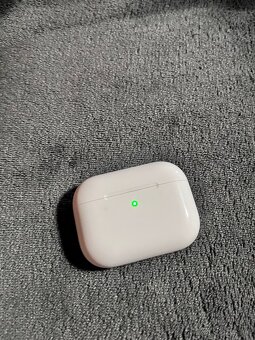 Apple airpods pro 3 - 4