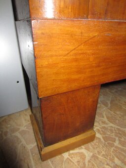 Starožitná skříň - 4