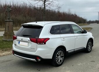Mitsubishi Outlander 4x4, 09/2015, bílá, nafta, 7 místné - 4