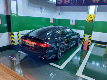 model auta Audi RS7 Sportback + dialkové +svetlá 1:18 - 4