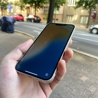 Apple iPhone 13 128 GB hvězdně bílý - 4