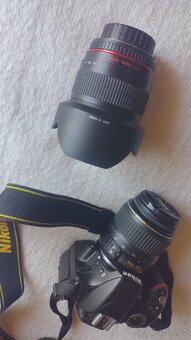 Prodám fotoaparát digitální Nikon 3200,a objektiv novy - 4