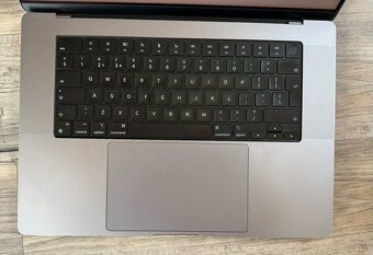 MacBook Pro M1 16” 1TB + příslušenství - 4