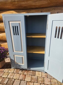 Krásná selská skříň po renovaci - 4