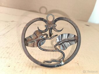 Prodám starožitný držák z tepaného železa - 4