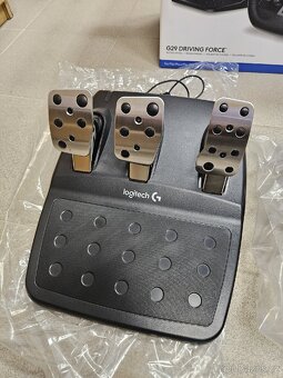 Volant s pedály - 4