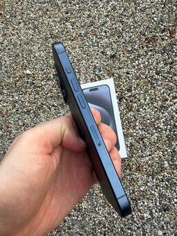 IPhone 15 pro - baterie 90% - 4