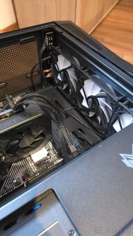 Prodám herní počítač se dvěma monitory - 4