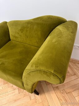 Zelený sametový gauč - 4