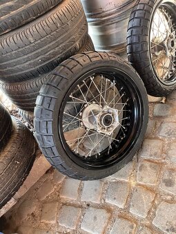 Supermoto kola KTM 690 - 4