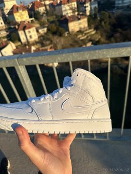 Jordan 1 Triple White - 4