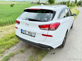 Hyundai i30 kombi, 1,5 DPi, záruka, nájezd pouze 20 000 km - 4