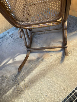 Houpací křeslo staré k resturování za 500 kč - 4