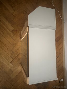Závěsná kuchyňská skříňka Leicht se skleněnými policemi - 4