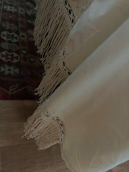 Starožitný ručně vyšívaný přehoz na postel - 4