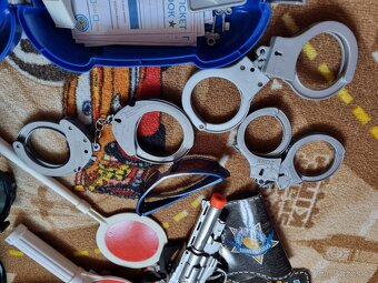 Policejní kostým, špión s výbavou - 4