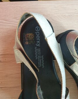 Stříbrné sandály na platformě zn.Perky - 4