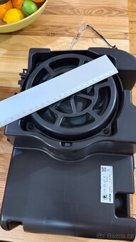 Škoda Enyaq/VW ID.4 - originální subwoofer - 4