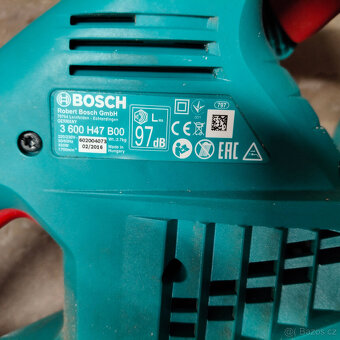 ELEKTRICKÝ ZASTŘIHÁVAČ ZIVÉHO PLOTU - 4