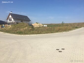 Prodej zasíťovaného stavebního pozemku 980 m2 PŘÍMÝ PRODEJ - 4