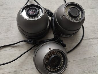 Prodám kamery, 4x zoom, s PAL výstupem, 12V - 4