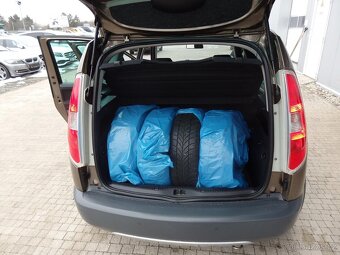 ŠKODA ROOMSTER SCOUT 1.2 TSI ROK 2013 1. MAJITEL TAŽNÉ PDC - 4