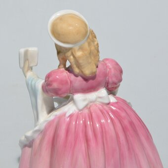 Royal Doulton Starožitná porcelánová soška Holčička a koláč - 4