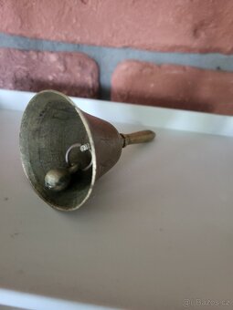 STAROŽITNÝ MOSAZNÝ ZVONEK - 4