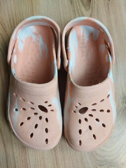 Gumové pantofle typu "kroksy" crocs 32 - 4