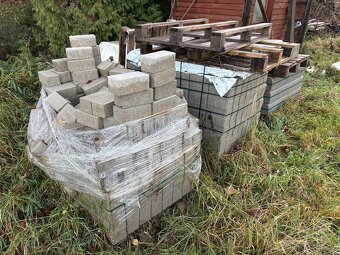 Prodám zámkovou dlažbu + obrubníky - 4