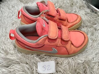 Dívčí oranžové koženkové tenisky značky Nike vel. 32 - 4