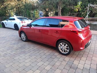 Toyota auris 1,6i 96kw r.v 2014 naj 70t automat - 4